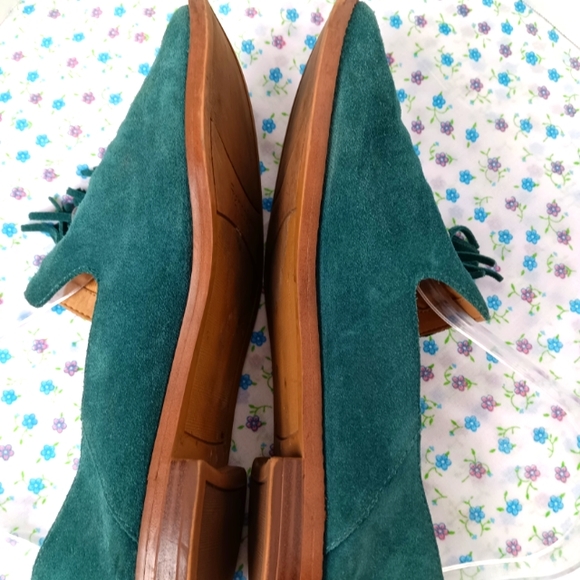 Franko Sarto Green Suede Flats Size 7 moccasins Tassel Gold Hardware - Picture 7 of 9